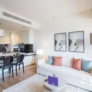 Dream Apartments- Premium 1br Connected To Marina Mall Apartment
